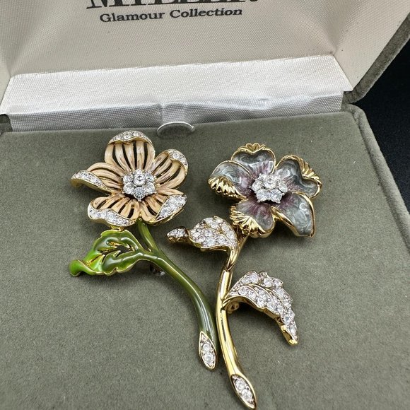 Vintage Nolan Miller Clear Swarovski Rhinestone Enamel Flower Brooch Pin 2 set - Picture 1 of 16